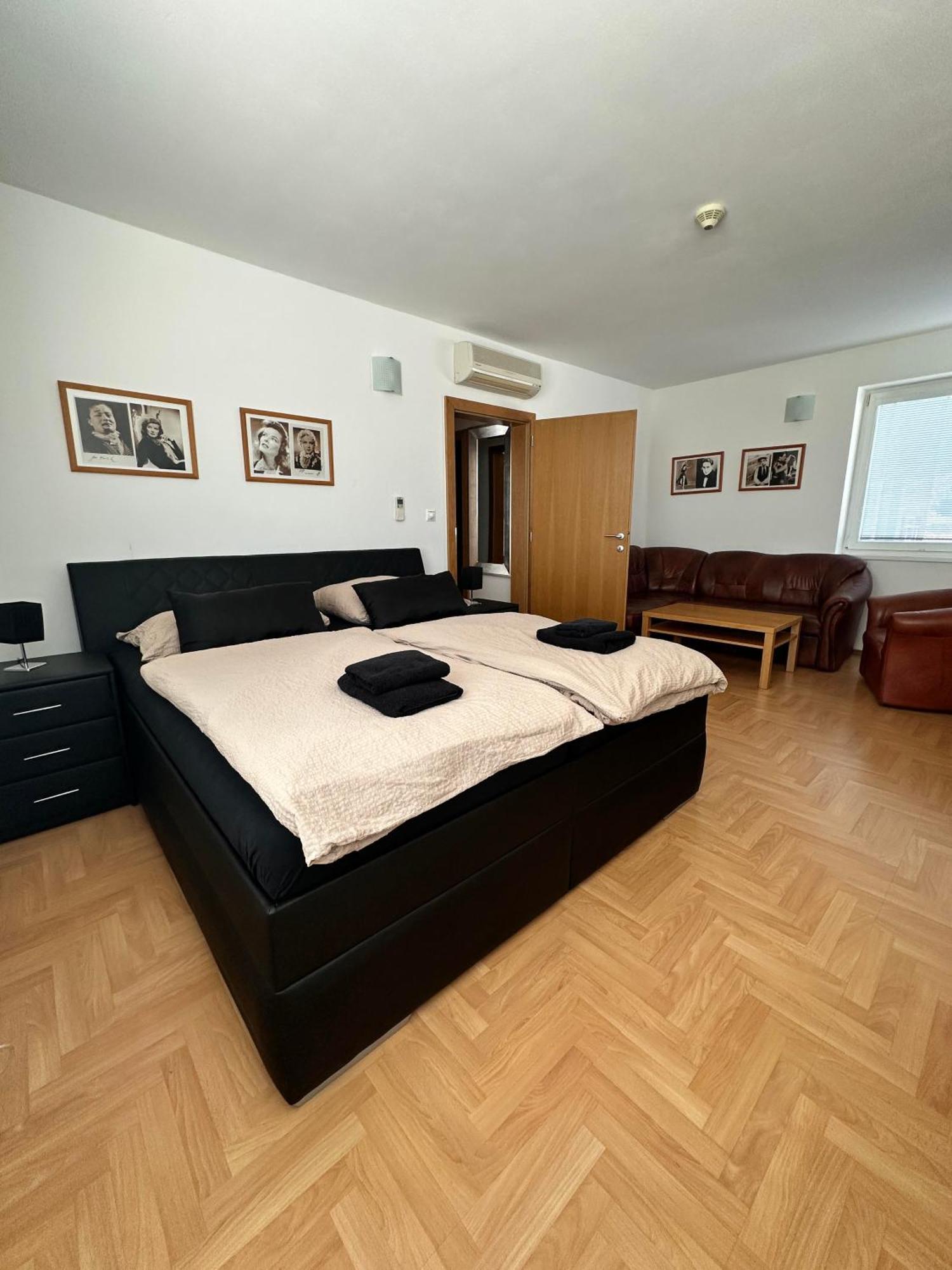 Hotel Muza Kosice Ngoại thất bức ảnh